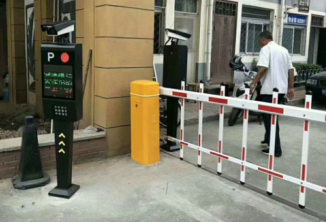 车牌识别系统生产厂家应对多个环境来设计制作(图1)