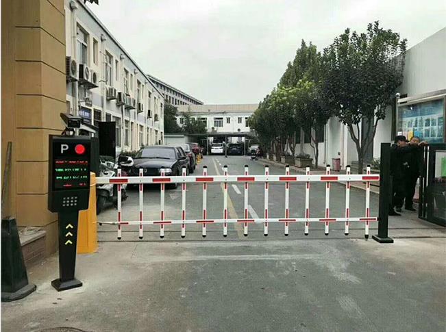 车牌识别管理系统也在不断的升级(图1) 车牌识别管理系统也在不断的升级(图1)