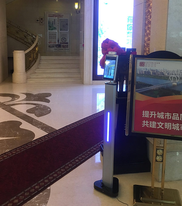 人脸测温身份证健康码核验一体机(图3) 人脸测温身份证健康码核验一体机(图3)